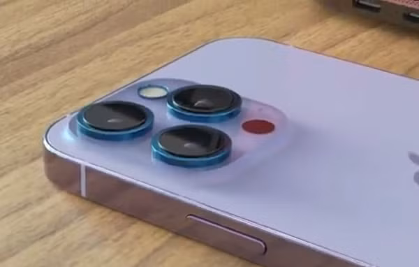 Nhiều năm qua, về cơ bản Apple vẫn giữ nguyên giá công bố của dòng iPhone. Trong đó, iPhone bản mini được bán từ 699 USD, bản tiêu chuẩn 799 USD, còn hai bản Pro và Pro Max khởi điểm từ 999 USD và 1099 USD.