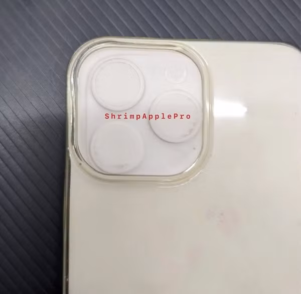 Việc chuyển từ một tai thỏ kích thước lớn sang một rãnh cắt hình viên thuốc cho Face ID sẽ giúp iPhone 14 Pro có kích thước màn hình lớn hơn. Tuy nhiên có vẻ Apple chưa thu nhỏ phần viền xung quanh camera so với những gì người dùng mong muốn.