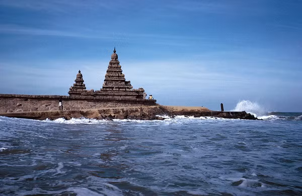 Ngoài ra, các nhà khoa học còn tìm thấy một bộ vũ khí khác từ năm 1615 trước Công Nguyên. Di chỉ sớm nhất thuộc thời đại đồ sắt ở Tamil Nadu là 1.500 năm trước Công Nguyên, trong khi các địa điểm khác trong nước đều vượt 2.000 năm trước Công Nguyên.