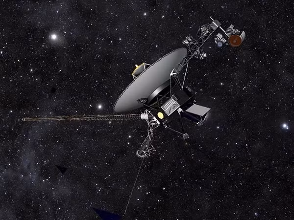 NASA cho biết, hệ thống kiểm soát và kết nối với Trái Đất của con tàu - viết tắt là AACS, vốn dĩ sẽ gửi các tín hiệu về Trái Đất để họ nắm được dữ liệu về môi trường giữa các vì sao xung quanh nó.