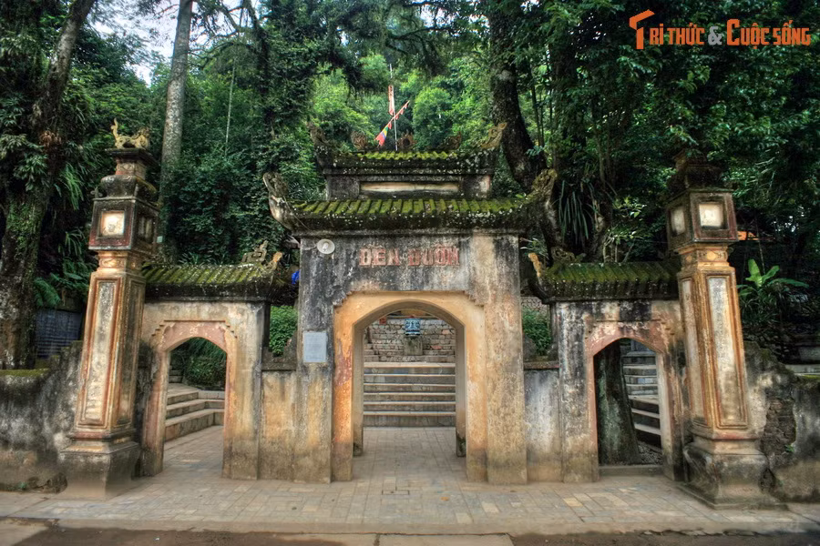  Thái Nguyên. Tên gọi Thái Nguyên có từ thời vua Lý Thái Tổ. Khi đó nước Việt được chia làm 24 lộ, trong đó Thái Nguyên là một châu thuộc Như Nguyệt giang lộ. Trong tên gọi này, Chữ “Thái” nghĩa là to lớn, chữ “Nguyên” nghĩa là cái gốc ban đầu. Ảnh: Đền Đuổm ở Phú Lương, Thái Nguyên.