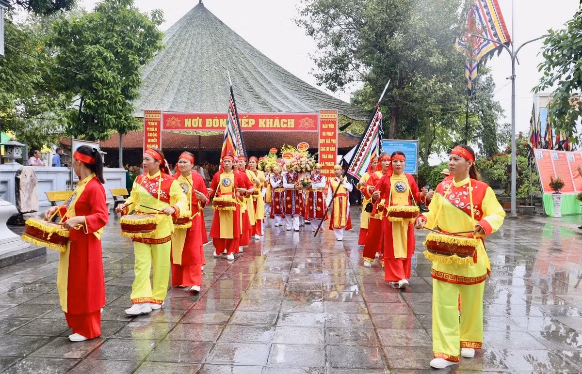 Kham pha den Hat Mon vua tro thanh Diem du lich Di tich quoc gia dac biet-Hinh-2