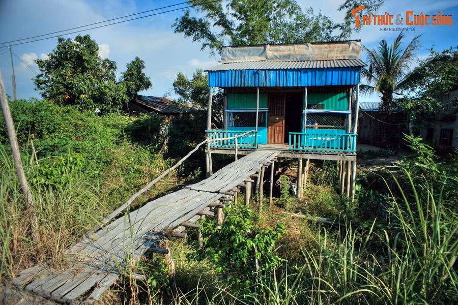 Theo giả thuyết thứ tư, “Tháp Mười” là tháp canh thứ 10, hoặc tòa tháp 10 tầng, được nghĩa quân của Thiên Hộ Dương xây dựng để quan sát mọi động tĩnh trong vùng trong cuộc chiến chống thực dân Pháp.