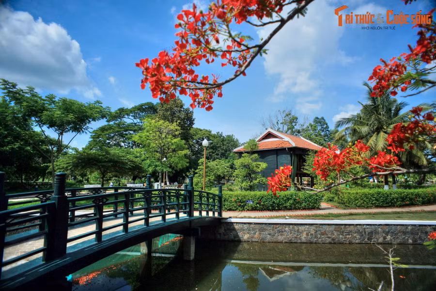 Ngày nay, trên bản đồ hành chính của Việt Nam không có địa danh nào tên là “Đồng Tháp Mười”, nhưng lại có tỉnh Đồng Tháp và huyện Tháp Mười – một huyện vùng sâu vùng xa của tỉnh Đồng Tháp.