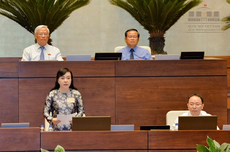Thiet bi y te “dap chieu”: Bo truong Bo Y te ly giai the nao?