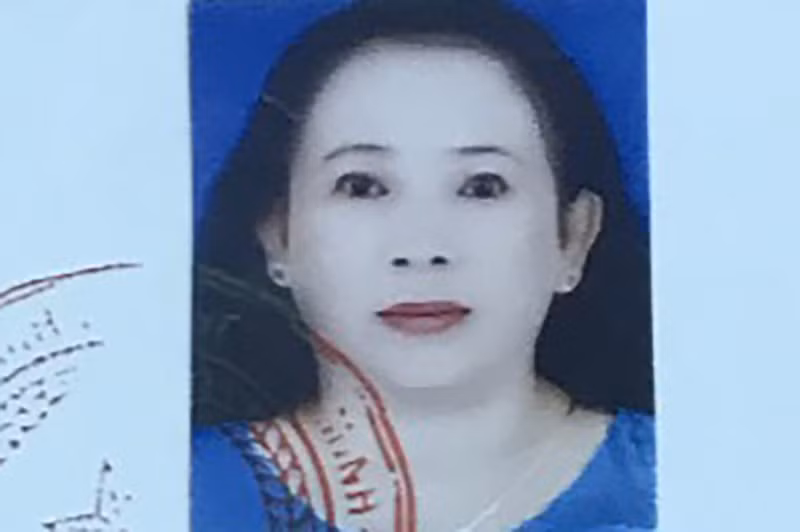  Truy nã nữ giám đốc lừa đảo chiếm đoạt hơn 48 tỷ đồng: Ngày 21/5, Công an TP.HCM cho biết, vừa truy nã đối với bà Võ Thị Thu Hương (48 tuổi, quê Cà Mau) - Giám đốc Công ty Cổ phần Thương mại - Dịch vụ - Đào tạo Toàn Thắng, trụ sở TP.HCM để điều tra, làm rõ vụ án lừa đảo chiếm đoạt tài sản. Nữ giám đốc bị truy nã về hành vi lừa đảo hợp tác góp vốn mua bán thẻ cào điện thoại, chiếm đoạt gần 48 tỷ đồng.