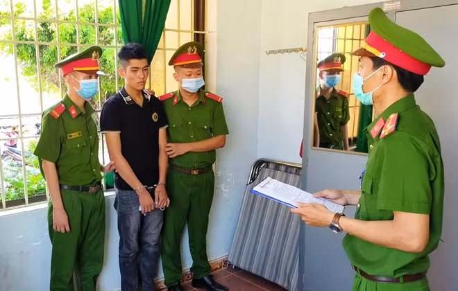 Tin nóng 28/5: Khách xem web khiêu dâm, chủ quán bị phạt nặng - Hình 2 Tin nong 28/5: Khach xem web khieu dam, chu quan bi phat nang-Hinh-2