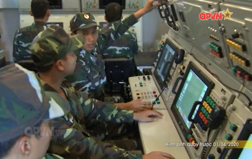 Giai Vifotec 2020: Thiet bi huan luyen kip chien dau cua dai dieu khien ten lua-Hinh-3