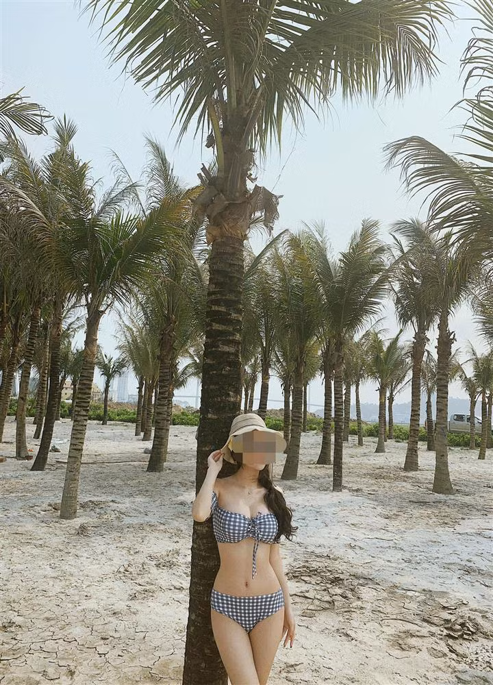Cụ thể, tối 26/5, cô cùng một nhóm bạn bị công an phường đưa về trụ sở làm việc vì ăn uống, bật nhạc lớn tại nhà. Tại trụ sở, T. được yêu cầu nộp điện thoại và cung cấp mật khẩu để phục vụ công tác điều tra. Sau khi làm việc xong, cô và nhóm bạn được trả lại điện thoại và ra về.