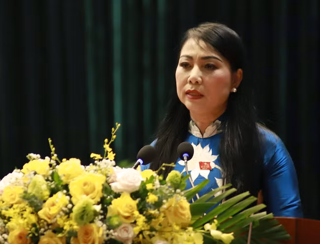 Bí thư Vĩnh Phúc cũng dành sự quan tâm đặc biệt đến vấn đề an sinh xã hội, y tế, giáo dục, phát triển hạ tầng giao thông, nước sạch, nhất là tại các vùng nông thôn, đô thị. Cùng với đó, thúc đẩy, ủng hộ các sáng kiến tạo việc làm ổn định với thu nhập ngày càng cao cho người dân. Bà sẽ đề xuất cải cách chính sách bảo hiểm xã hội, nhất là cải cách chế độ hưu trí cho người già, bảo hiểm y tế toàn dân, trước mắt, sẽ đề xuất mở rộng bảo hiểm y tế cho trẻ em từ 6 tuổi đến đủ 16 tuổi theo Luật Trẻ em… 