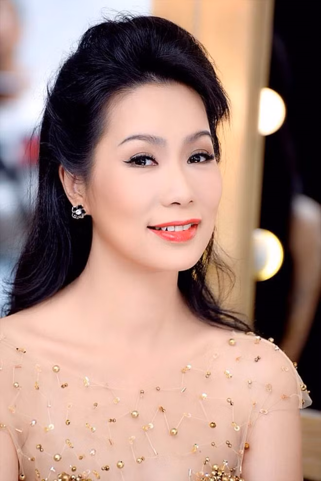 Mới đây, Trịnh Kim Chi được Uỷ ban Mặt trận Tổ quốc giới thiệu ra ứng cử Đại biểu Hội đồng nhân dân (HĐND) TP.HCM nhiệm kỳ 2021 - 2026, tại đơn vị bầu cử số 8 (Quận 6). Mục tiêu lớn nhất của chị là hoàn thành tốt nhiệm vụ của một ứng cử viên HĐND, lắng nghe thấu hiểu tình cảm của mọi người, có đề xuất vực dậy nền sân khấu nói chung, làm sao văn học nghệ thuật nước nhà phát triển … 