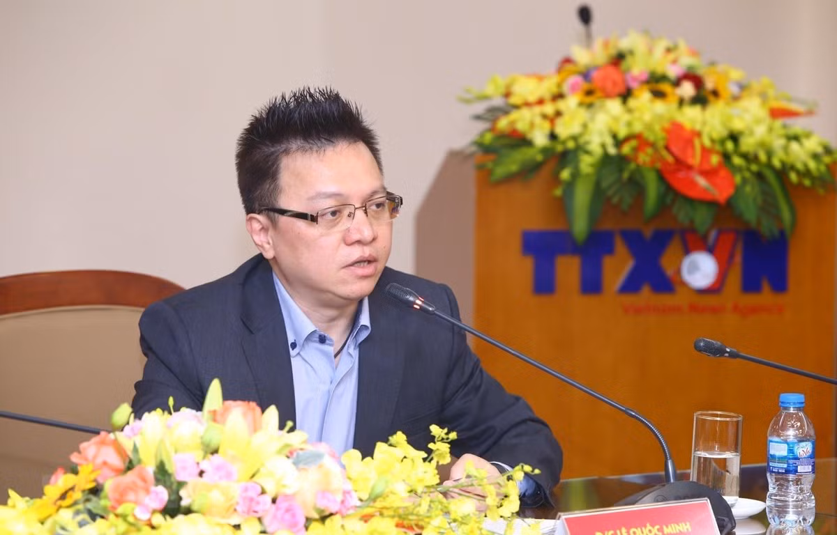 Năm 1996, sau khi tốt nghiệp đại học chuyên ngành báo chí, ông được điều động sang Nhật Bản công tác với vị trí Chuyên gia về Nhân văn, Chuyên gia tiếng Việt của Đài phát thanh Nhật Bản NHK World.