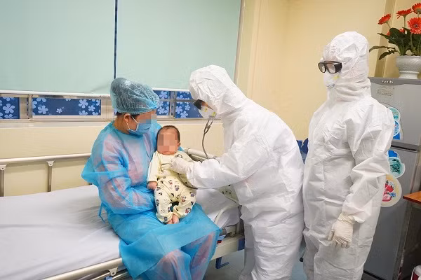  Bệnh nhi 3 tháng tuổi nhiễm COVID-19: Ngày 11/2/2020, Bộ Y tế công bố bé gái N.G.L - 3 tháng tuổi ở (sinh ngày 5/11/2019, quê ở xã Quất Lưu, huyện Bình Xuyên, tỉnh Vĩnh Phúc) nhiễm COVID-19. Bé là bệnh nhân nhiễm COVID-19. Đến ngày 20/2, sau 9 ngày theo dõi, điều trị và chăm sóc, cách ly tại BV Nhi TW, bé gái 3 tháng tuổi nhiễm COVID-19 đã khỏi bệnh.