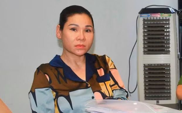  Nữ đại gia cho Thiện "Soi" vay nặng lãi bị khởi tố thêm tội: Ngày 20/5, Công an thị xã Phú Mỹ (tỉnh Bà Rịa-Vũng Tàu) đã quyết định bổ sung khởi tố bị can đối với Lâm Thị Thu Trà (SN 1974, ngụ TP Vũng Tàu) về hành vi rửa tiền. Trước đó, bị can này đã bị khởi tố và đang tạm giam về tội “Cho vay lãi nặng trong giao dịch dân sự”. 