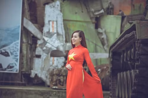 Nữ sinh 9X được biết đến với “biệt tài” kinh doanh giỏi Đào Mỹ Linh, nickname Barbie Linh vừa chia sẻ bộ ảnh đầy duyên dáng trong tà áo dài truyền thống đã nhận được rất nhiều lời khen ngợi của mọi người.