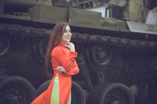 Cô gái này đến từ Hà Nội, sinh năm 1994 và hiện đang là sinh viên trường Đại học Lao động xã hội.