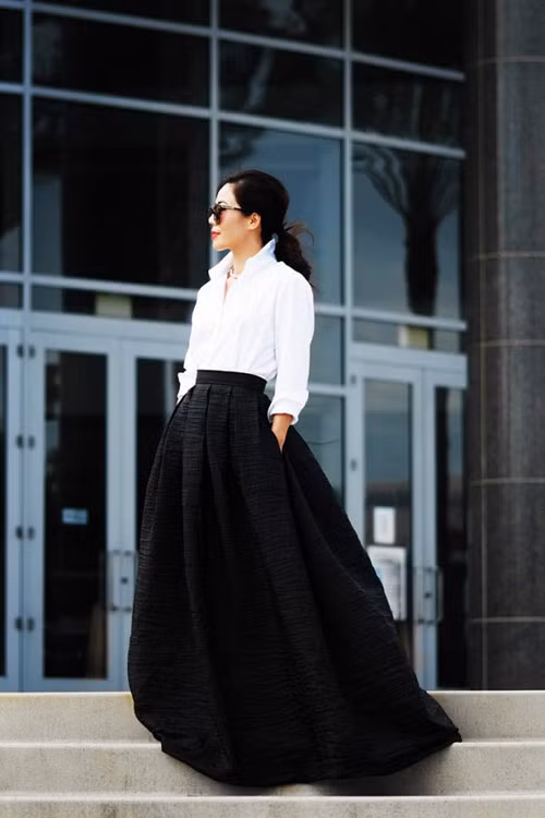 Phụ nữ muốn mạnh mẽ hơn không thể bỏ qua style sơ mi dựng cổ.