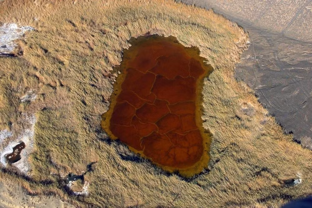 Núi lửa Namous ở sa mạc Libya, gần Waw el Kebir.