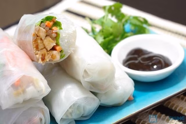 Bánh đa nem làng Chều (xã Nguyên Lý, huyện Lý Nhân) mang hương vị man mát, trắng mịn màng dẻo thơm. Khi rán lên, vỏ nem giòn, vàng nộm, đậm đà. Nghề làm bánh đa nem đòi hỏi đôi bàn tay khéo léo cùng sự chịu thương chịu khó của con người. Từng chiếc bánh đa nem mang quốc hồn quốc túy ấy là sự kết tinh của mồ hôi, nước mắt và bao tâm huyết của người dân làng Chều nói riêng hay những làng nghề làm bánh đa nói chung. Món đặc sản Hà Nam này còn được xuất khẩu ra các nước Nhật Bản, Hàn Quốc, Trung Quốc.