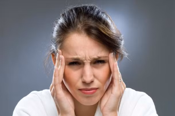 Nhiều người cũng tin các quan niệm về sẩy thai mà không có cơ sở thực tế nào, chẳng hạn như 64% số người cho rằng nâng một vật nặng có thể gây ra sẩy thai. 74% cho biết, căng thẳng lâu dài có thể gây sẩy thai. Trong thực tế, mức độ căng thẳng phải rất lớn mới có thể khiến phụ nữ sẩy thai. 