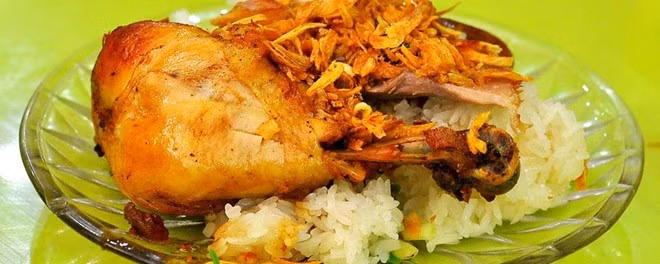 Xôi chè Bùi Thị Xuân: Ra đời từ năm 1977, từ lâu, xôi chè Bùi Thị Xuân là thương hiệu quen thuộc của người Sài Thành. Xôi ở đây có giá từ 10.000 25.000 đồng. Các món xôi cũng được mở rộng với các loại như xôi phá lấu, xôi trộn, xôi tôm chiên bột…Ảnh: Quán cung cấp.