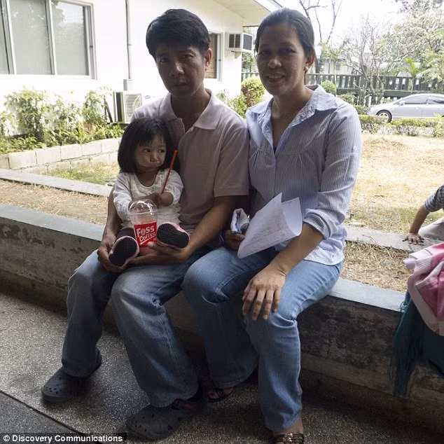 Nu cuoi ban linh cua co be khong mieng, khong tay chan-Hinh-2