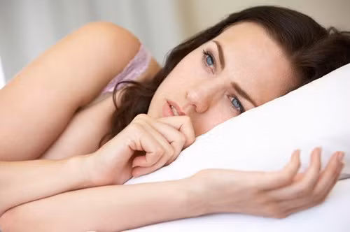 Tăng triệu chứng tiền mãn kinh: Sự thiếu hụt canxi ảnh hưởng đến phụ nữ nhiều hơn nam giới. Khi một phụ nữ bị thiếu canxi, sẽ có rất nhiều thay đổi trong triệu chứng trước và sau mãn kinh của cô ấy.