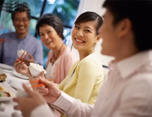 Ruc ruot vi em trai song canh “cho chui gam chan”-Hinh-2