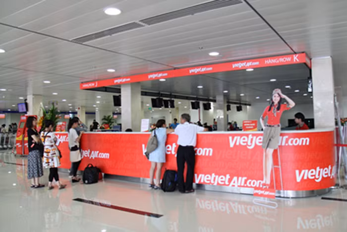 Vi sao hang loat chuyen bay cua Vietjet Air bi cham gio?