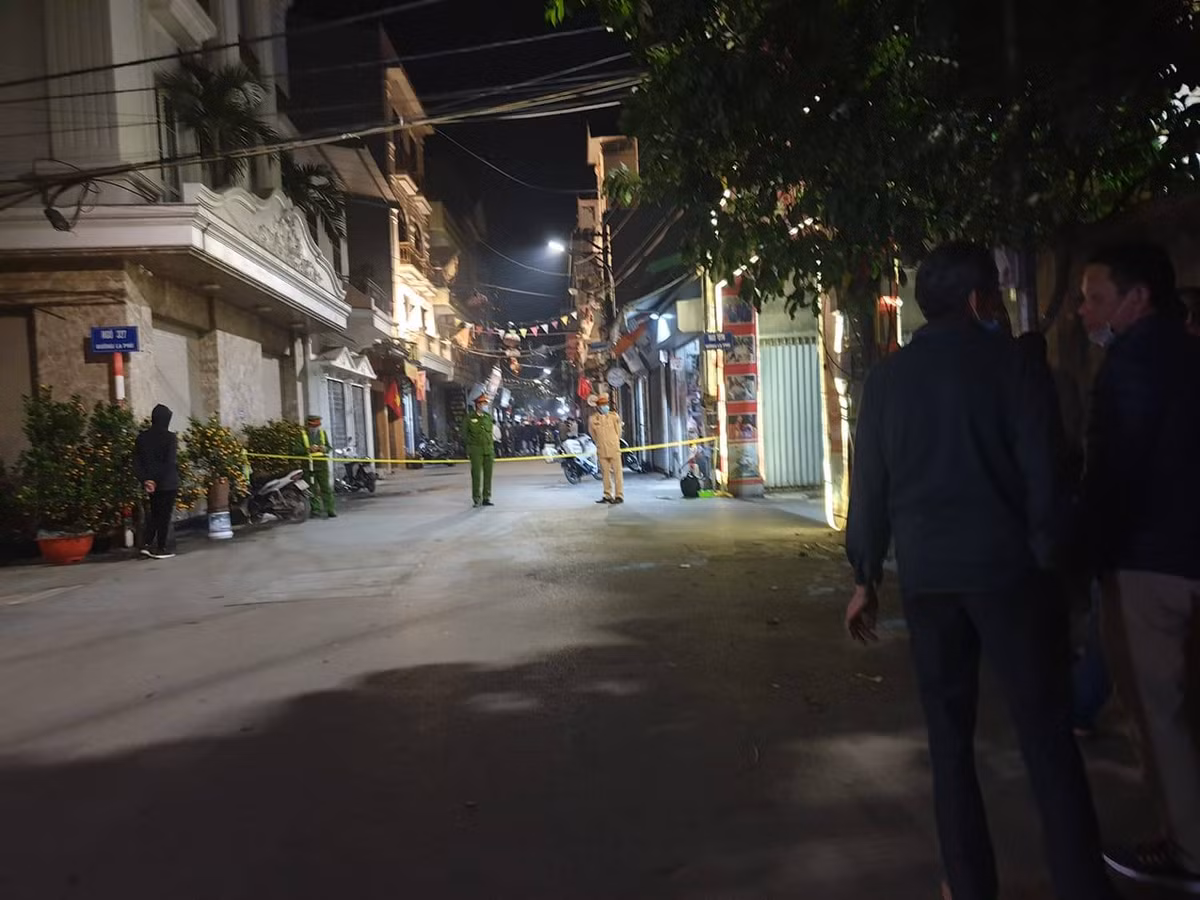 Mau thuan, nguoi dan ong cam 