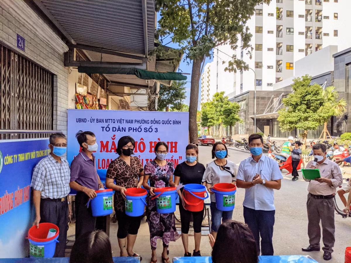Cty TNHH Môi trường đô thị Hải Phòng: Nỗ lực làm tốt phân loại rác thải tại nguồn - Hình 3 Cty TNHH Moi truong do thi Hai Phong: No luc lam tot phan loai rac thai tai nguon-Hinh-3