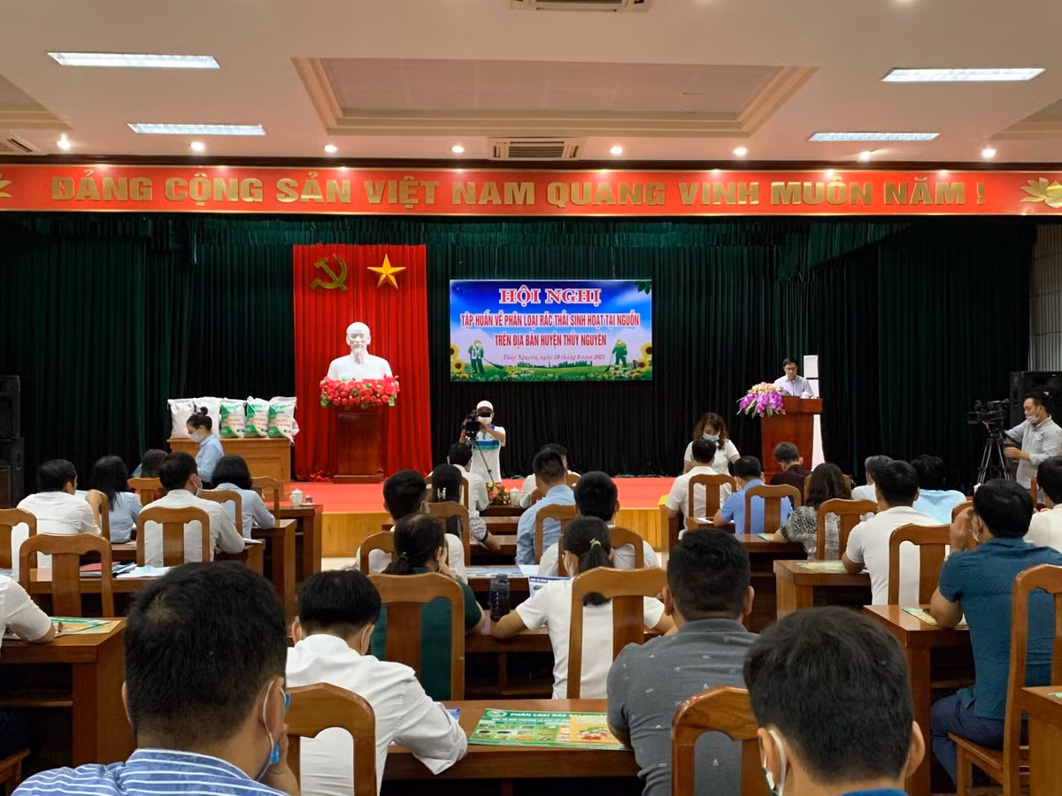 Cty TNHH Môi trường đô thị Hải Phòng: Nỗ lực làm tốt phân loại rác thải tại nguồn - Hình 4 Cty TNHH Moi truong do thi Hai Phong: No luc lam tot phan loai rac thai tai nguon-Hinh-4
