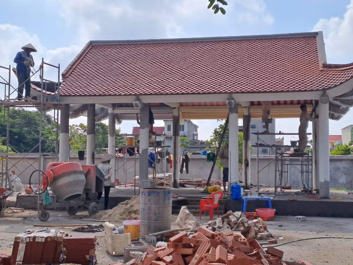 Năm 1977, đoàn cán bộ văn hóa thành phố Hải Phòng khảo sát, nghiên cứu văn bia Hán Nôm về Văn Miếu đọc bia rồi dập bản mang đi. Mấy tháng sau, Sở văn hóa thuê người đào 2 bia của Văn Miếu đem về bảo tàng thành phố. Từ đó Văn Miếu Xuân La chỉ còn là một gò hoang cỏ mọc, nhân dân vỡ đất trồng rau. Năm 1997, sau khi tìm được cây thạch trụ dưới đáy ao, Văn Miếu Xuân La bắt đầu được phục dựng lại.
