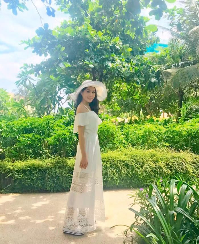 Nhìn chung, gu ăn mặc của bà xã Quyền Linh rất gần gũi với chị em.