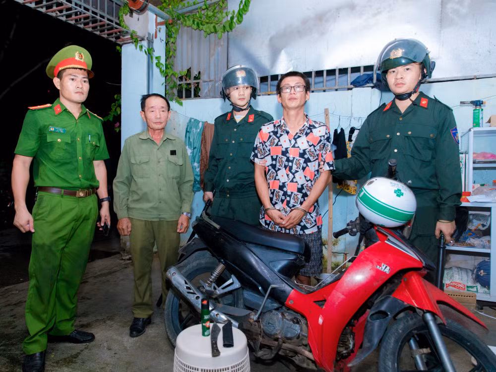 Khoi to doi tuong lai xe gan may dam vao o to nguoi khac
