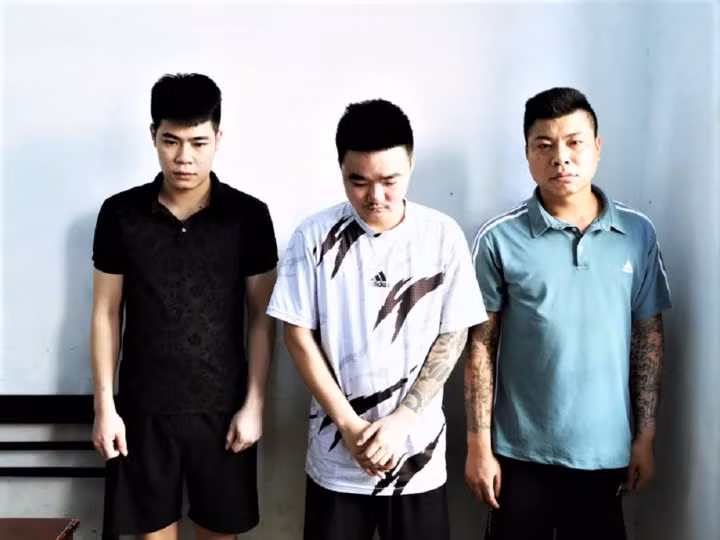 Bắt nhóm lừa bán xe giá rẻ, chiếm đoạt hơn 10 tỷ đồng Bat nhom lua ban xe gia re, chiem doat hon 10 ty dong