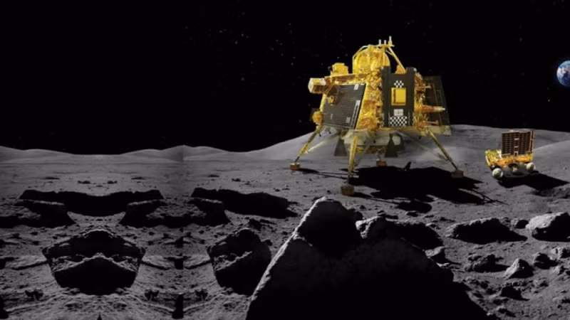 Nhân chuyến thăm trụ sở Tổ chức Nghiên cứu Vũ trụ Ấn Độ (ISRO) ở Bengaluru ngày 26/8, Thủ tướng Ấn Độ Narendra Modi đã công bố tên gọi của vị trí bề mặt gần cực Nam Mặt Trăng - nơi tàu vũ trụ Chandrayaan-3 của Ấn Độ thực hiện cuộc hạ cánh lịch sử ngày 23/8 - là "Shiv Shakti Point".