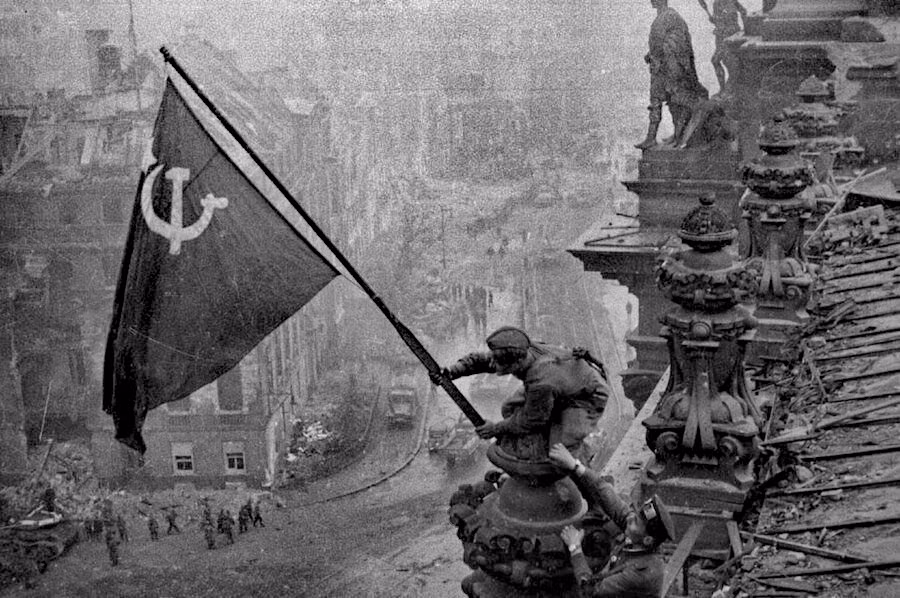 Theo ước tính, kết thúc chiến dịch công phá Berlin, hai bên tham chiến có khoảng 1,3 triệu người thương vong.