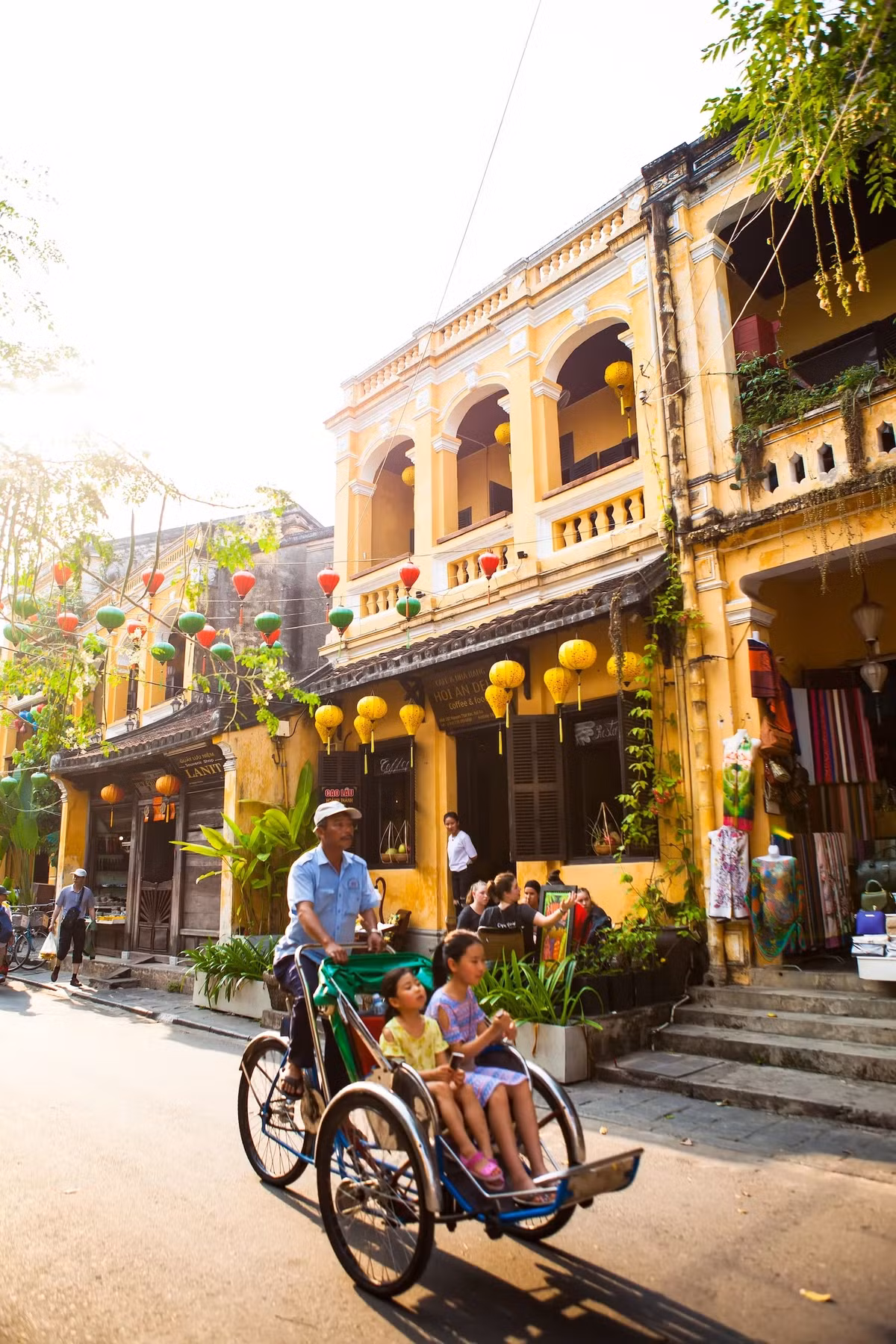 Hội An từng là một thương cảng sầm uất của Việt Nam. Nhiều công trình ở Hội An gây ấn tượng mạnh với du khách bởi kiến trúc độc đáo có niên đại hàng trăm tuổi. Ảnh: © luctra_design/Getty.