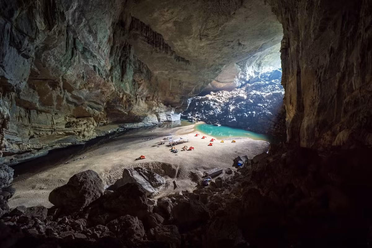 Vườn quốc gia Phong Nha - Kẻ Bàng ở tỉnh Quảng Bình đã được UNESCO công nhận là Di sản thiên nhiên thế giới. Một kỳ quan thiên nhiên nổi tiếng thế giới tại đây là Hang Sơn Đoòng - một trong những hang động lớn nhất thế giới. Ảnh: James Kelley/Getty Images.
