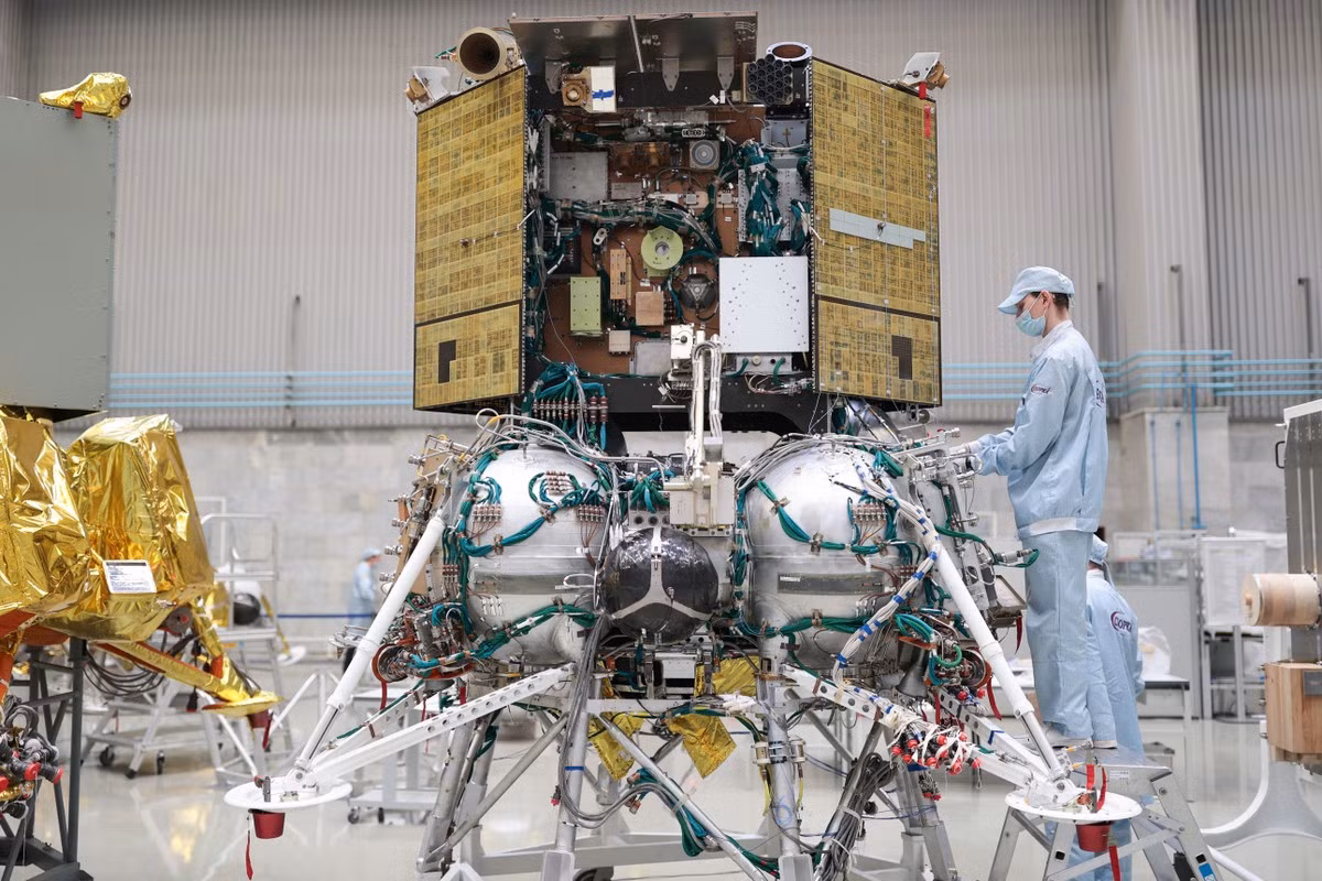 Người phát ngôn của Roscosmos cho hay, tất cả các hệ thống của tàu thăm dò Mặt trăng Luna-25 đang hoạt động bình thường và liên lạc với tàu ổn định.