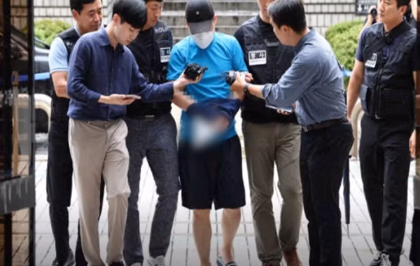 Tự ti vì quá thấp, chàng trai làm điều ai cũng kinh hãi Tu ti vi qua thap, chang trai lam dieu ai cung kinh hai