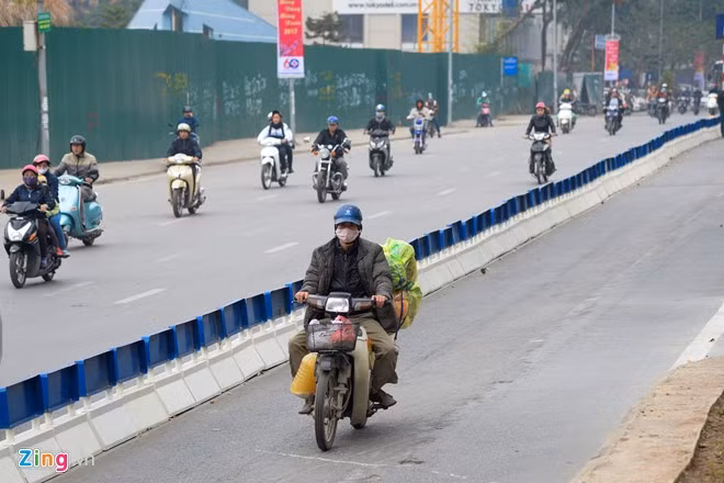 Theo quan sát, chủ yếu người vi phạm là đi xe máy.