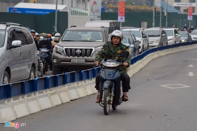 Ngày cuối tuần các chốt giao thông cũng vắng bóng lực lượng chức năng hơn.