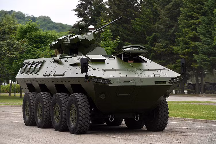 Hiện tại Quân đội Serbia đang đặt mua số lượng lớn Lazar-3 từ Yugoimport cho mục đích thử nghiệm trước khi nó được đưa vào sản xuất hàng loạt, và trong năm 2018 sẽ có ít nhất 18 chiếc Lazar-3 sẽ được chuyển giao cho Quân đội Serbia. Nguồn ảnh: yugoimport.com.