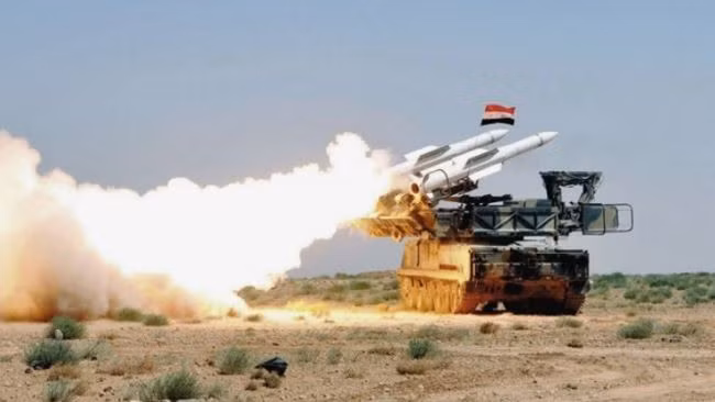 Tổ hợp tên lửa Buk-M2E phòng không Syria - ảnh minh họa Masdar News.