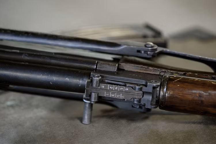 Theo nghiên cứu của Đại học Oxford, hiện có trên 100 triệu khẩu Kalashnikov trên thế giới, trong đó 75 phần trăm là AK-47. Nguồn ảnh: Kalashnikov.