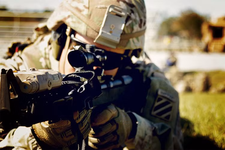 Binh sĩ Mỹ tham gia huấn luyện bắn súng trường M4 tại Fort Benning. Ảnh: Quân đội Mỹ.