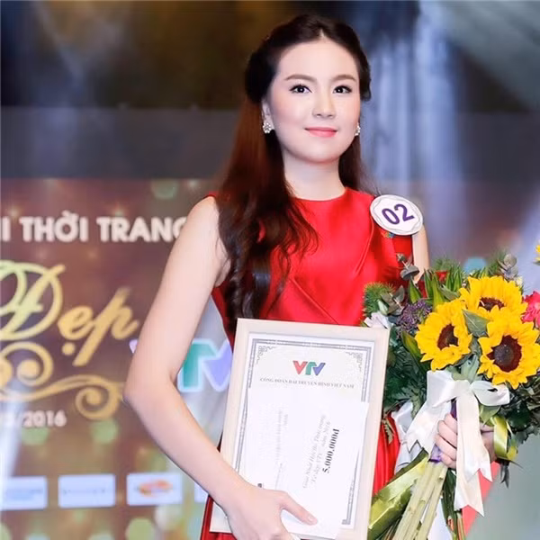 Vẻ xinh đẹp, trẻ trung của Mai Ngọc khiến nhiều người ngưỡng mộ.