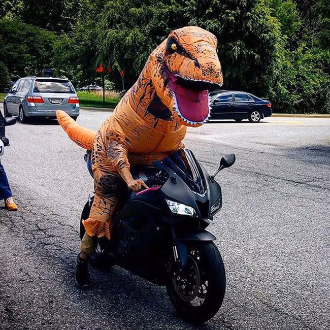 Tránh... tránh ra cho anh thể hiện xem nào.